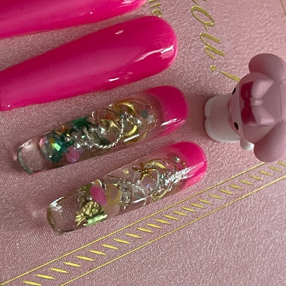 Press on nail ready to go ❤️ - Picture 7 of 9